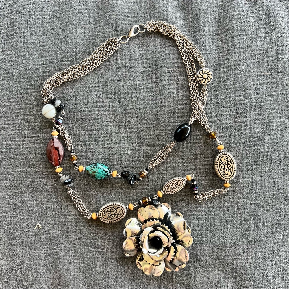 Silver toned chain necklace w large rose-shaped pendant beads and gemstones 20”